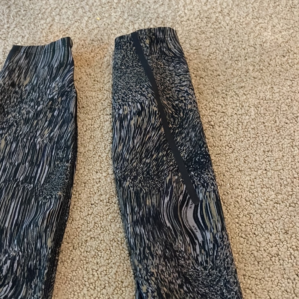 Lululemon LAB  High Rise Train Tights 28” - Picture 7 of 8